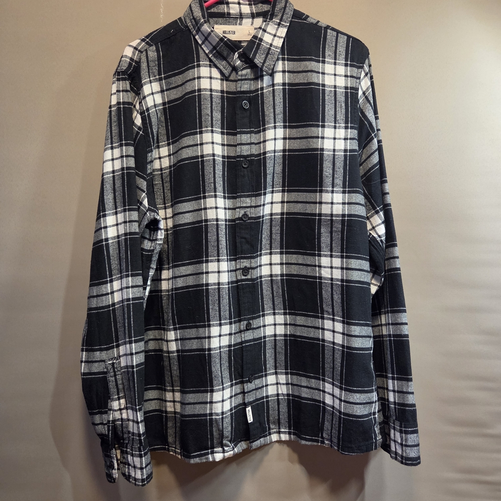 Hollister Black & White Plaid Long-Sleeve Button-Down Shirt